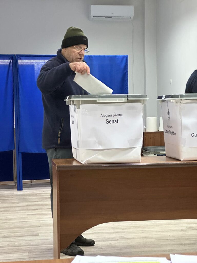 Secțiile de votare din R. Moldova, deschise pentru alegerile parlamentare din România