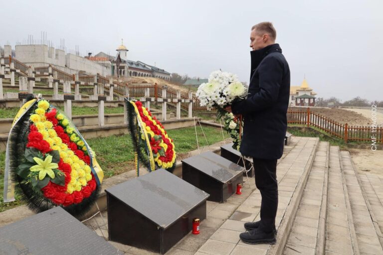 Dupu, la Cimitirul de Onoare Românesc de la Țiganca: Să cinstim mereu memoria eroilor neamului