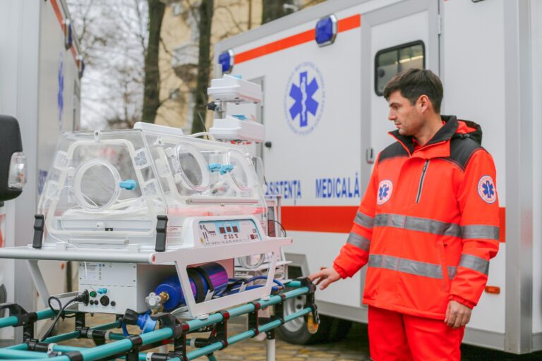 Donație de 8 milioane de lei din partea UNFPA: Trei ambulanțe de terapie intensivă pentru nou-născuți au ajuns în Moldova