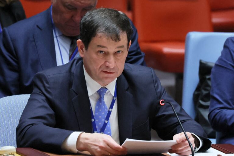 Rusia reacționează la amenințările lui Trump privind sancțiunile și tarifele, cerând clarificări asupra „acordului” propus