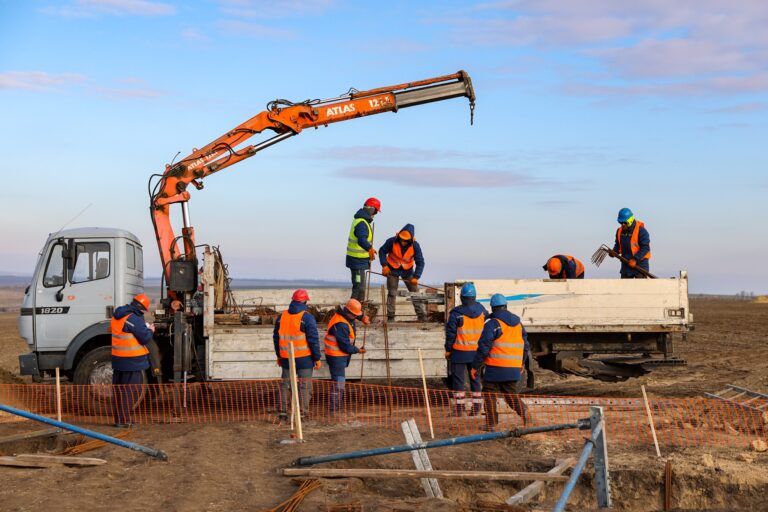 FOTO/Recean: Linia de tensiune înaltă Chișinău-Vulcănești 400 kV va fi finalizată până la sfârșitul acestui an