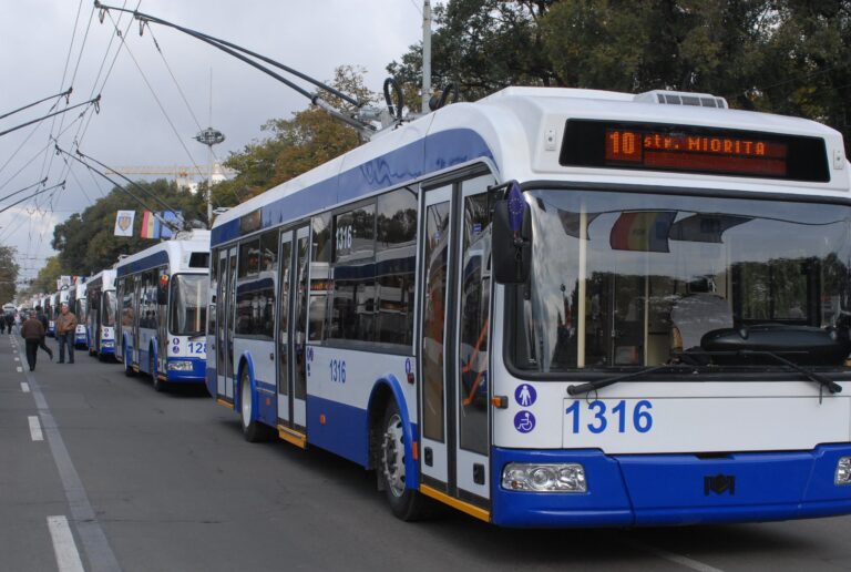 Program special: Cum va circula transportul public din Chișinău de Paști