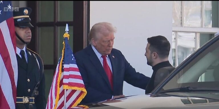 VIDEO/ Volodimir Zelenski a ajuns la Casa Albă, fiind întâmpinat personal de Donald Trump