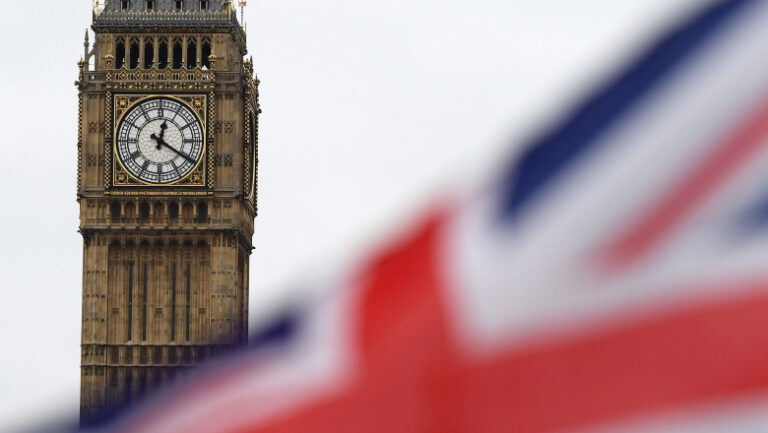 Guvernul britanic a îngheţat active ruseşti în valoare de 25 de miliarde de lire sterline