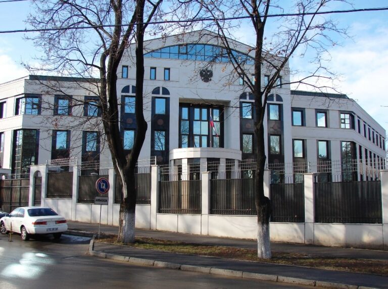Infracțiuni sub paravanul ambasadei // Cine sunt diplomații ruși expulzați de R.Moldova