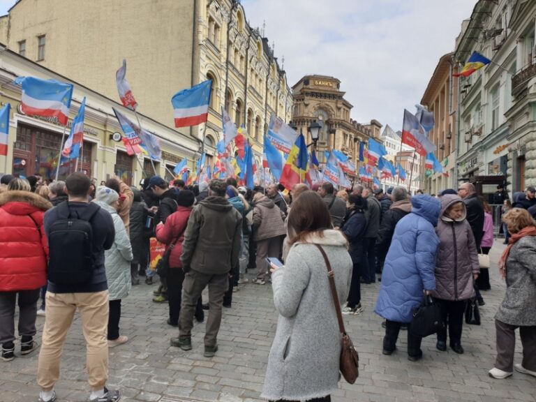 FOTO // Noi probe privind protestele plătite la Moscova, organizate de gruparea „ȘOR”. Copii și actori de figurație, angajați pentru număr