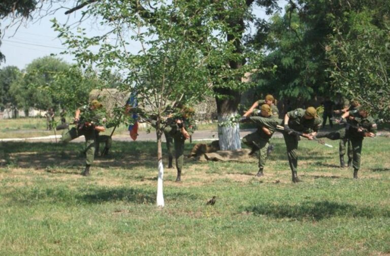 Școli militare în Transnistria: Uniforme, izolare și pregătire pentru război încă din copilărie
