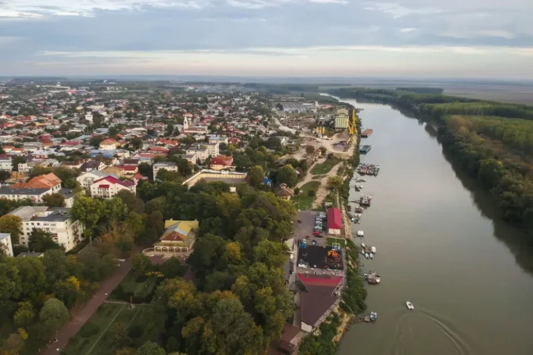 Orașul din România unde primăvara și toamna sunt temperaturi ca în Grecia