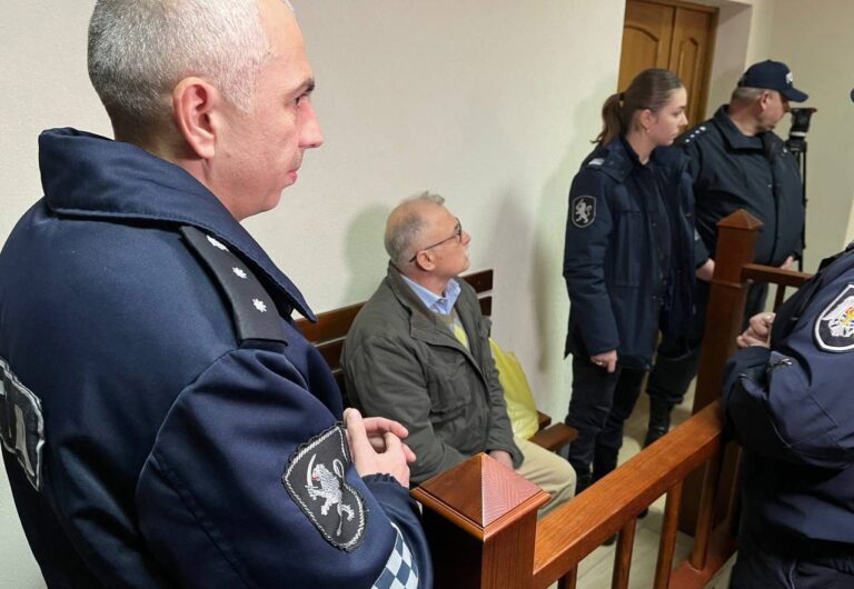 Ion Creangă, fostul șef al Direcției Juridice a Parlamentului, rămâne în arest la domiciliu