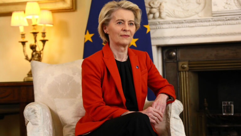 Ursula von der Leyen speră la o întâlnire cu Donald Trump la funeraliile papei Francisc