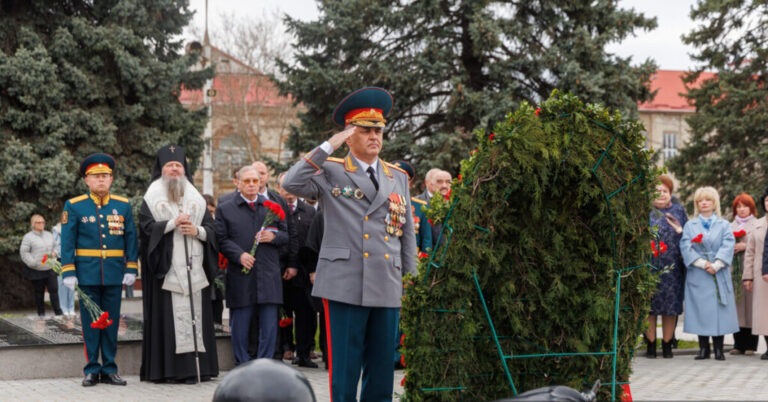 Separatistul Krasnoselski s-a conformat legii R. Moldova: Cartea sa „Destinul tanchistului”, înregistrată oficial