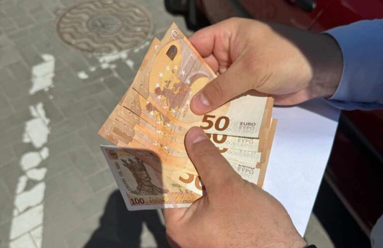 Un carabinier din nordul țării, prins cu mită de 450 de euro
