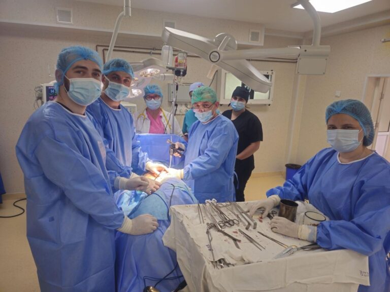 Premieră medicală în Moldova: Scolioză severă, operată cu succes la Institutul Mamei și Copilului