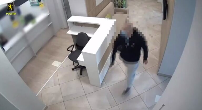 VIDEO/ Jaf ca în filme în Capitală: Tânăr, reținut după ce a furat 98.000 de lei dintr-o companie de creditare