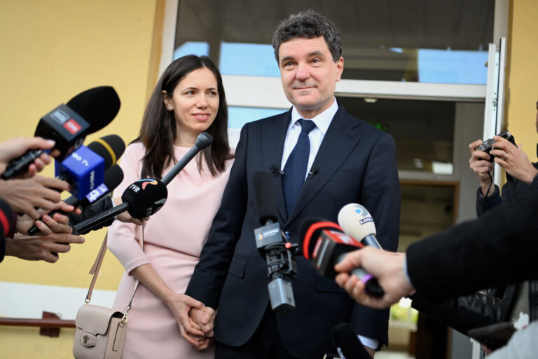Nicușor Dan devine oficial președintele României: Depune jurământul în Parlament și preia mandatul la Cotroceni