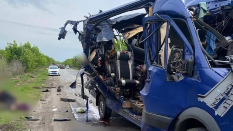 Tragedie în Ucraina: Nouă au murit, după ce o dronă rusească a lovit un autobuz de pasageri