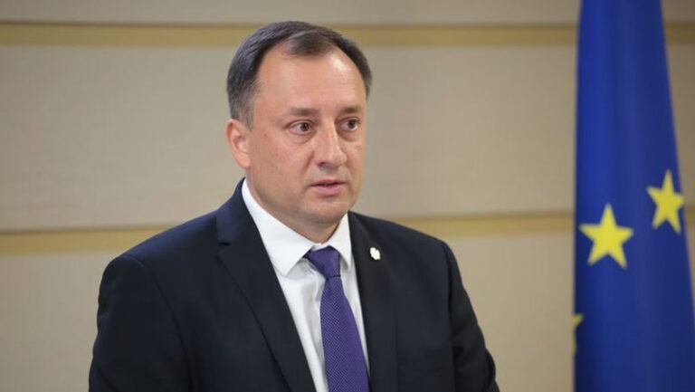 Deputatul Denis Ulanov rămâne fără salariu, indemnizații și compensații de la Parlament