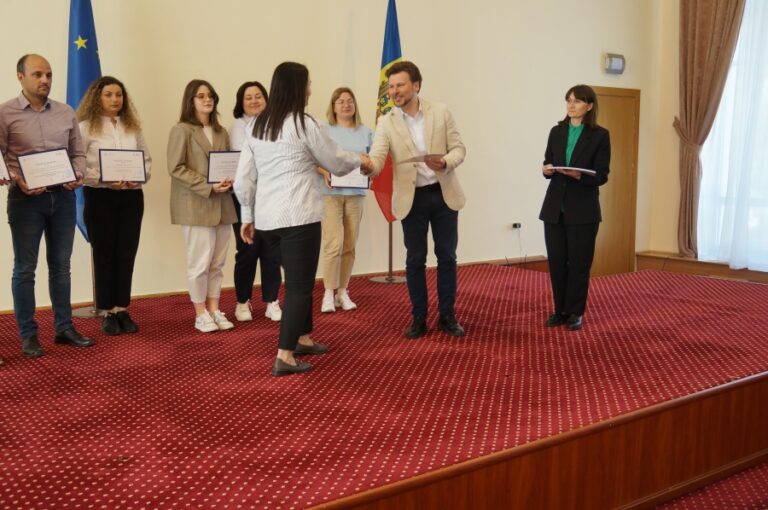 MEC alocă 14 milioane de lei pentru peste 30 de proiecte inițiate de tineri