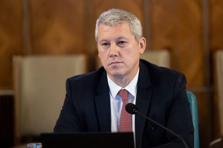 Cătălin Predoiu, desemnat prim-ministru interimar al României după demisia lui Marcel Ciolac