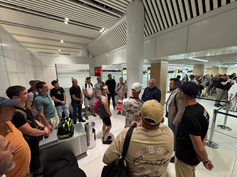 FOTO/ 19 cetățeni moldoveni evacuați cu succes din Israel: Operațiune comună MAE și Ambasada Ucrainei