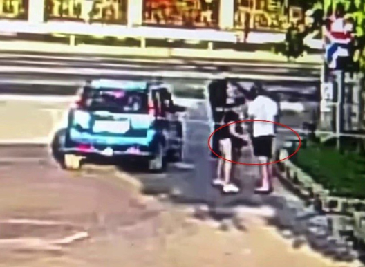 VIDEO/ Agresiune ca-n filme la Criuleni: Un tânăr, filmat cum e agresat și jefuit de 4 persoane