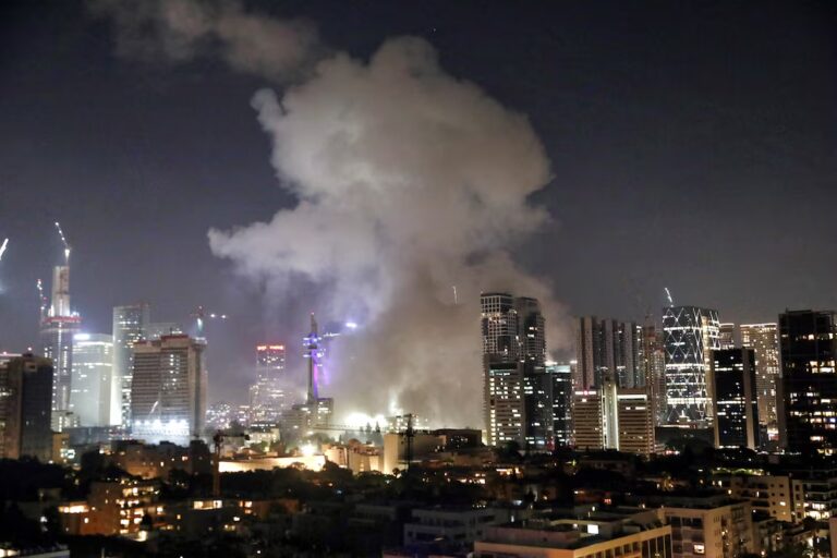 Iranul lovește din nou: Val de rachete balistice asupra Israelului, clădiri prăbușite în Tel Aviv și Haifa