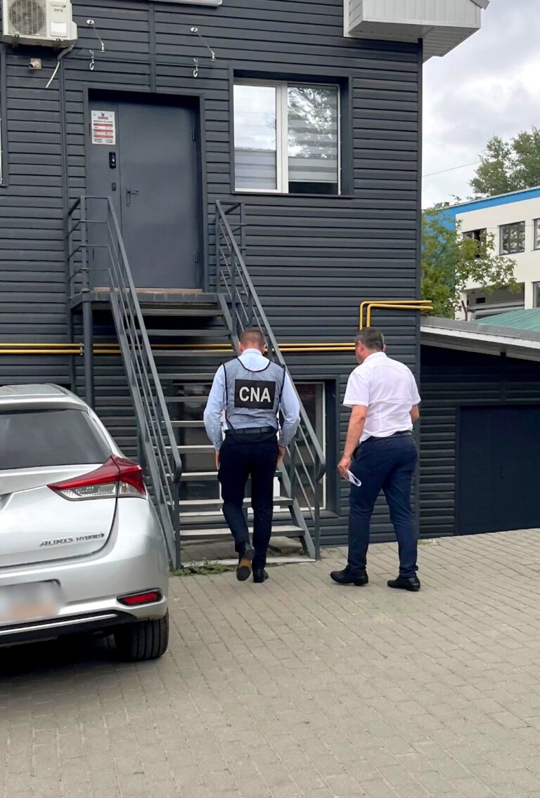 FOTO/Trei persoane, cercetate de CNA pentru corupție într-un proiect de canalizare de 10 milioane lei la Bilicenii Vechi