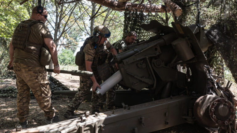 Ucraina își extinde armata: Zelenski permite înrolarea voluntară a seniorilor peste 60 de ani
