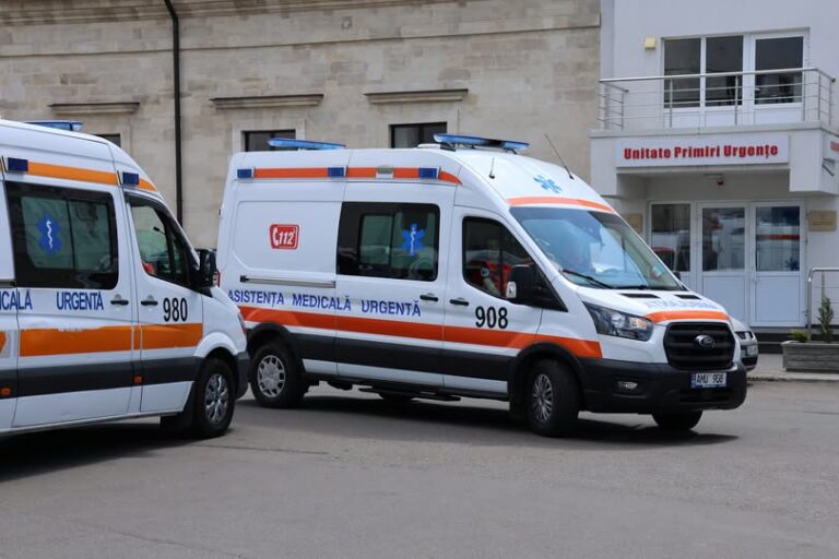 Un carusel s-a prăbușit la Costești: Cinci copii, transportați la spital
