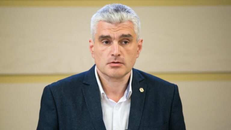 Experții acuză Gazprom de manipulare și presiuni politice în urma retragerii licenței Moldovagaz