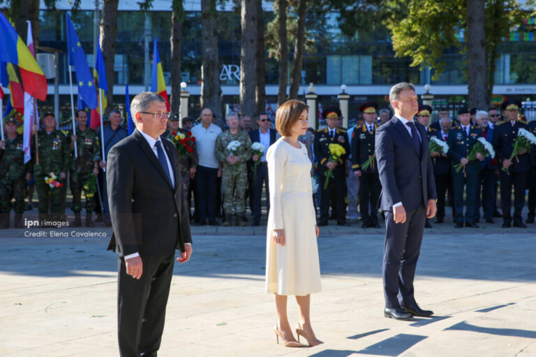 Conducerea Republicii Moldova a adus un omagiu eroilor căzuți, cu prilejul Zilei Independenței