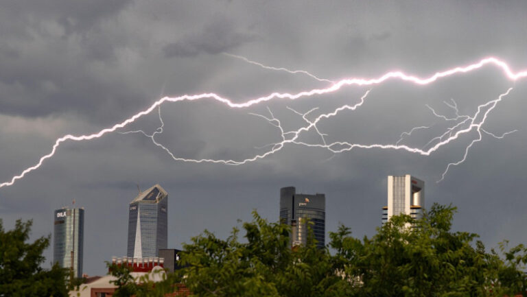 Cel mai lung fulger înregistrat vreodată, confirmat oficial de OMM: Câți kilometri a avut