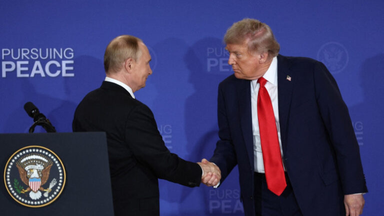 Trump anunță că a convenit cu Putin că războiul din Ucraina se va încheia cu un schimb de teritorii