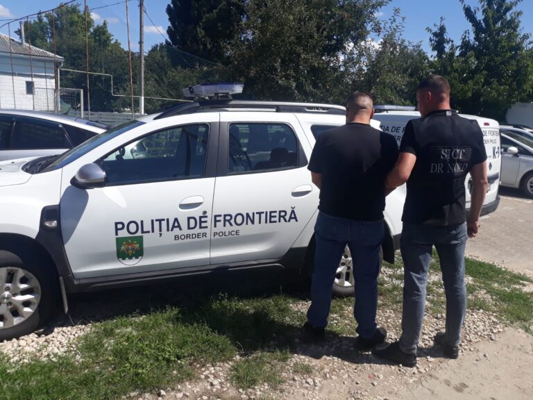 VIDEO/ Migranți ucraineni, aduși ilegal în Moldova contra 10.000 de dolari per persoană: O grupare criminală, destructurată