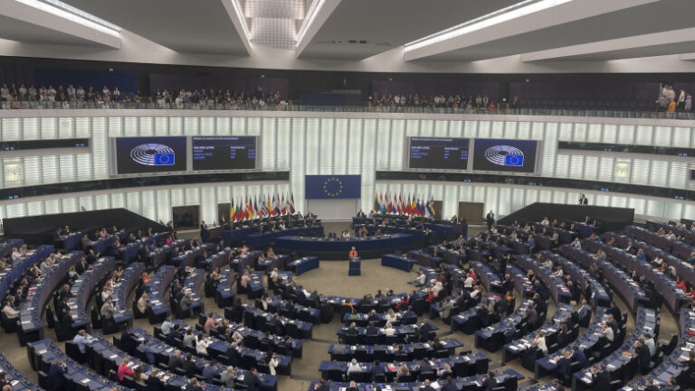 Parlamentul European avertizează înainte de summitul Putin-Trump: „Nicio pace în Ucraina nu poate fi negociată fără Kiev”