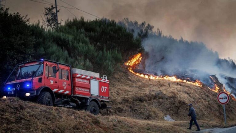 Alertă de călătorie în Portugalia: risc extrem de incendii de vegetație între 4–7 august 2025
