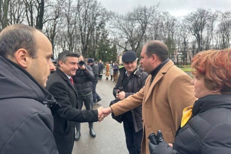 Se rupe frăția Iași-Chișinău. Edilul român a lansat procedura din cauza interdicției lui Ceban