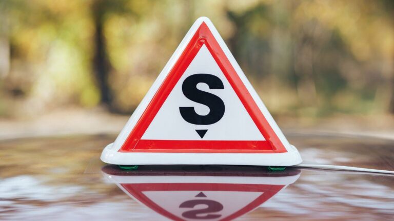 Candidații din Edineț și Ungheni pot programa online examenele auto începând de astăzi