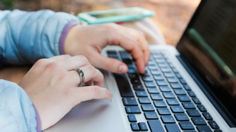 Serviciile notariale, la un click distanță: Guvernul a aprobat sistemul e-Notariat