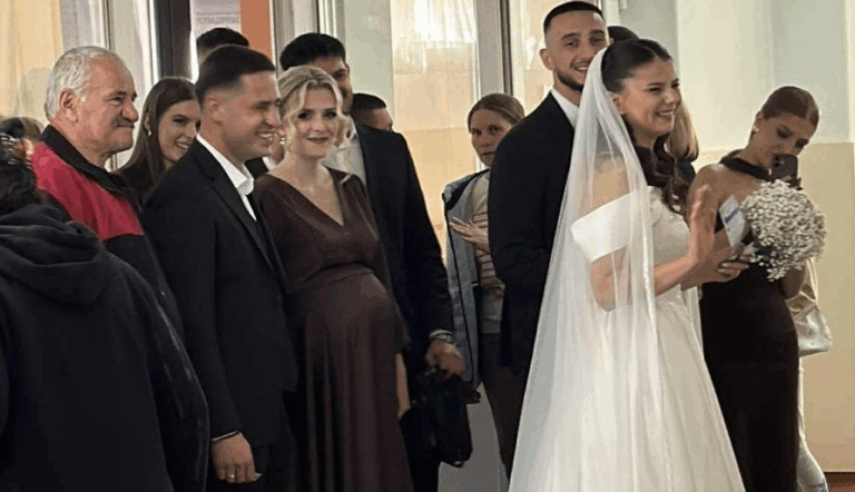 (FOTOGRAFIA ZILEI) Un cuplu din Drochia a mers la vot imediat după căsătorie