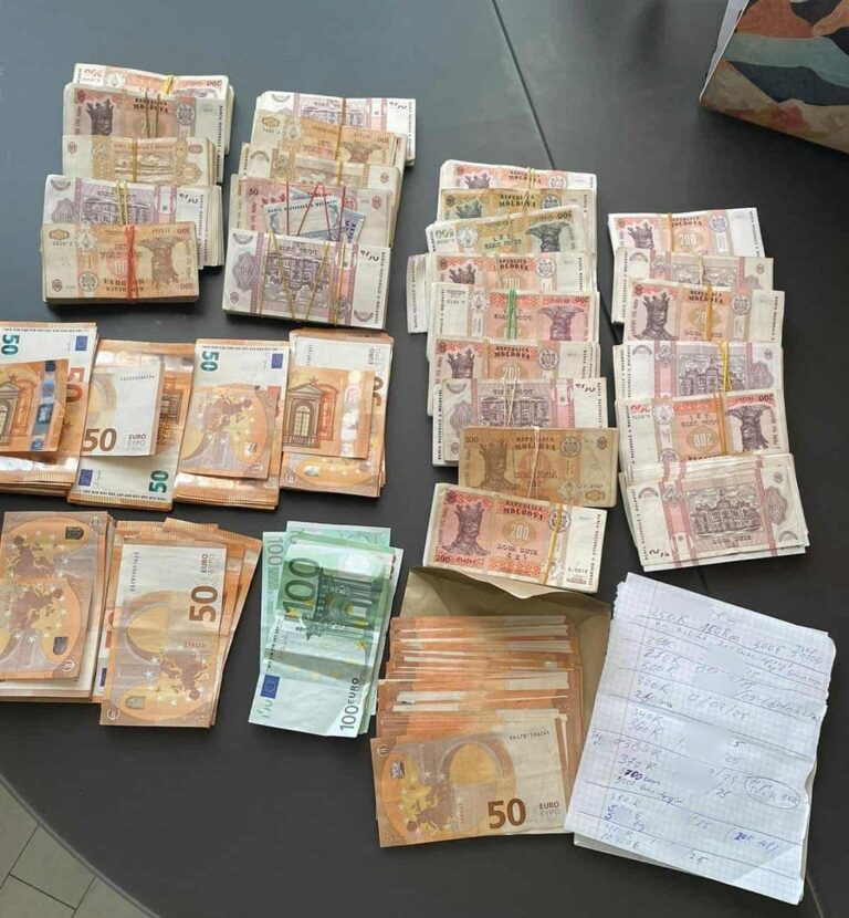 (FOTO) Percheziții într-un dosar de finanțare ilegală a partidelor politice: Peste 800.000 de lei ridicați și o persoană reținută