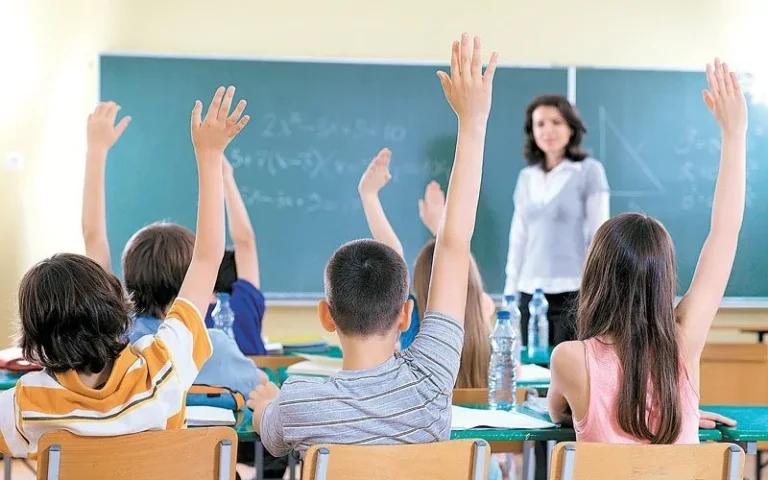 Anul școlar 2025–2026 a început în Republica Moldova: Lecții despre solidaritate, sprijin financiar pentru elevi și investiții majore în școli