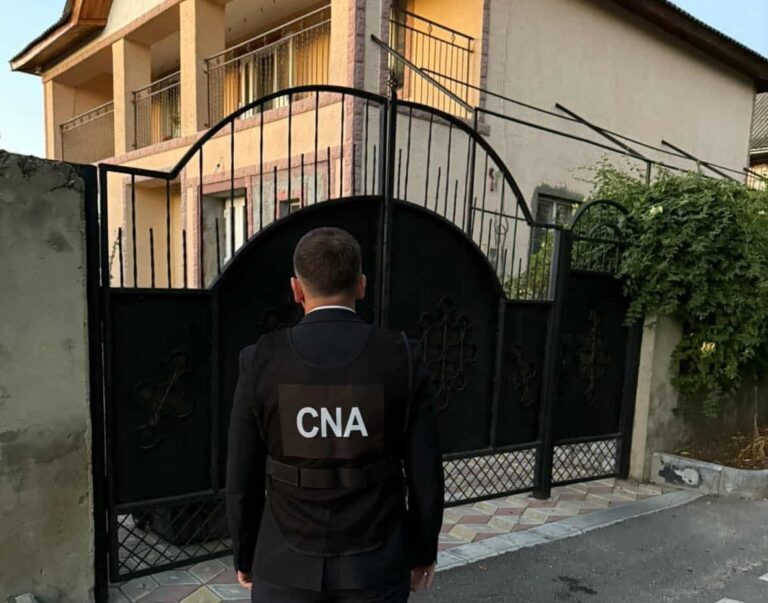 (FOTO) Noi percheziții într-un dosar de corupere electorală în R. Moldova: O persoană, reținută