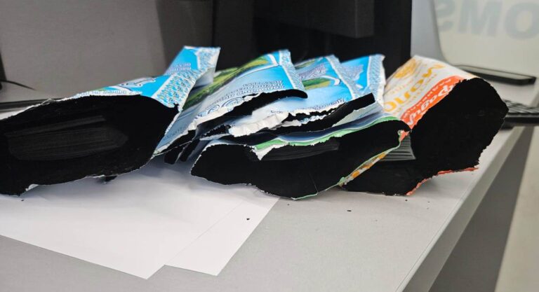 (VIDEO) O femeie cu cetățenie rusă, prinsă cu peste 62.000 de dolari nedeclarați pe Aeroportul din Chișinău