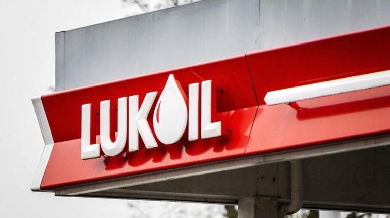 Lukoil își vinde în grabă activele din străinătate înainte de sancțiunile SUA