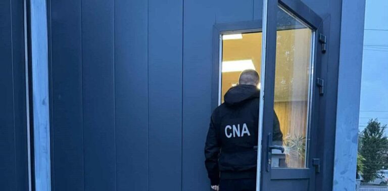 Percheziții într-un dosar privind sustragerea documentației unui proiect de infrastructură: Un fost primar, vizat