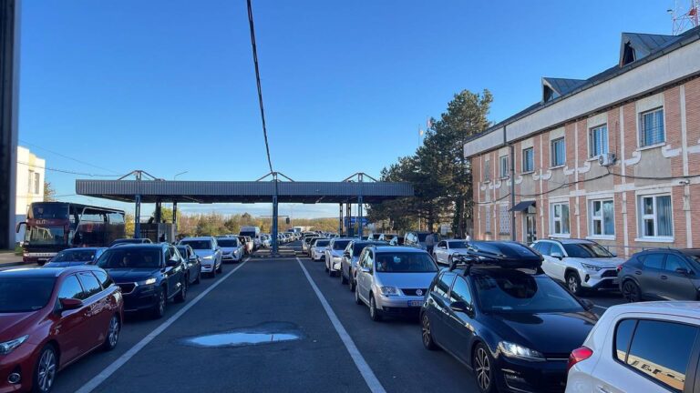 (FOTO) Trafic intens la punctele de trecere a frontierei Leușeni și Sculeni