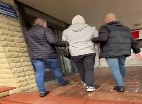 (VIDEO) Escrocherii online de peste 4 milioane de lei: Trei persoane, arestate