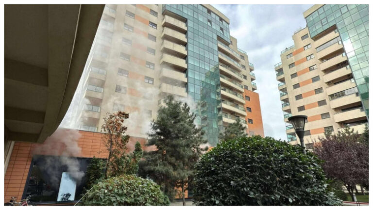 Incendiu puternic la subsolul unui bloc de pe Calea Plevnei din București: 45 de persoane evacuate, o victimă cu arsuri