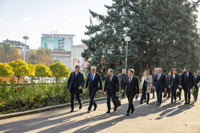 Guvernul Munteanu a obținut votul de încredere al Parlamentului Republicii Moldova